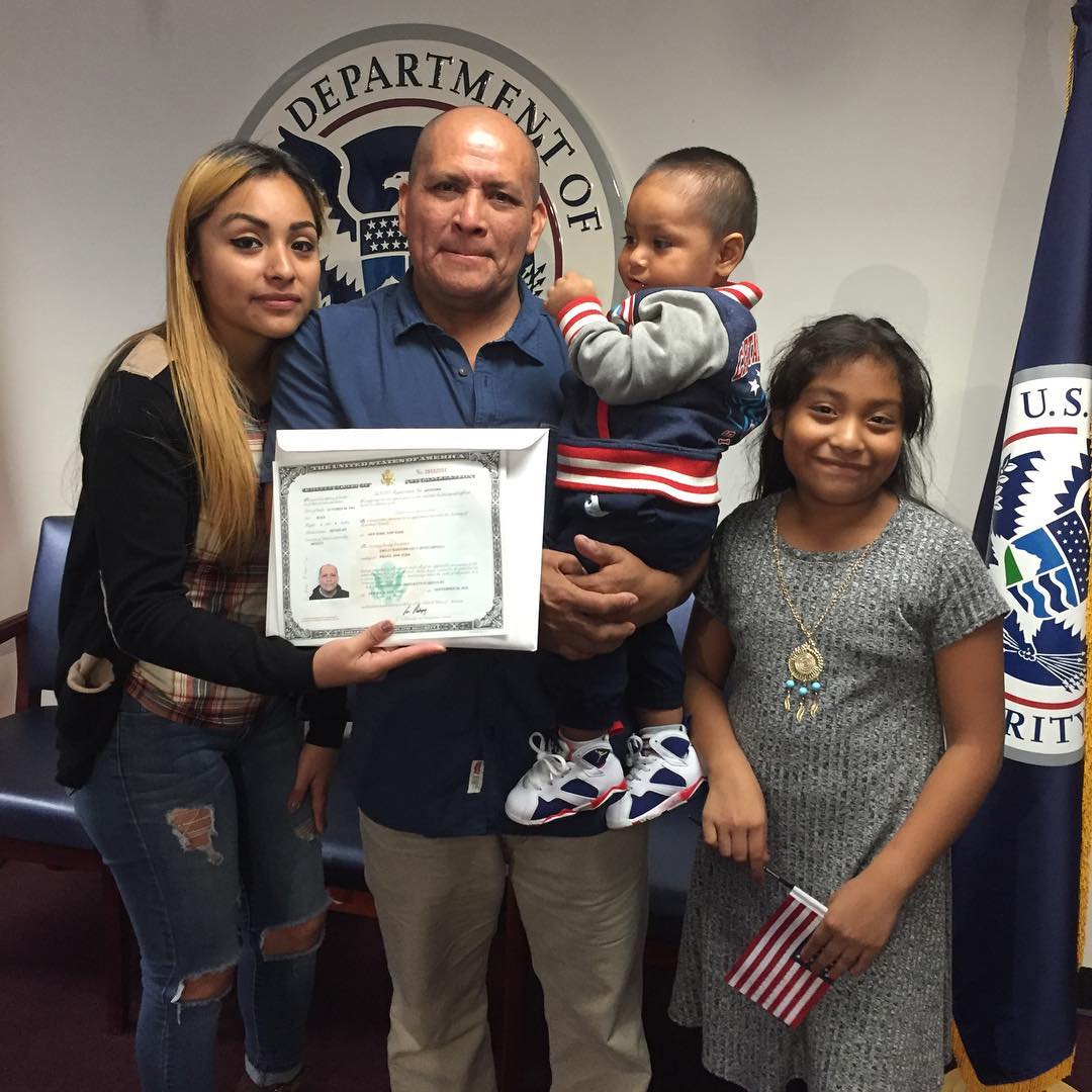 Antonio R. "Gracias a Latin Group, obtuve mi permiso de trabajo y ahora estoy en camino a obtener mi residencia permanente. No podría estar más agradecida."